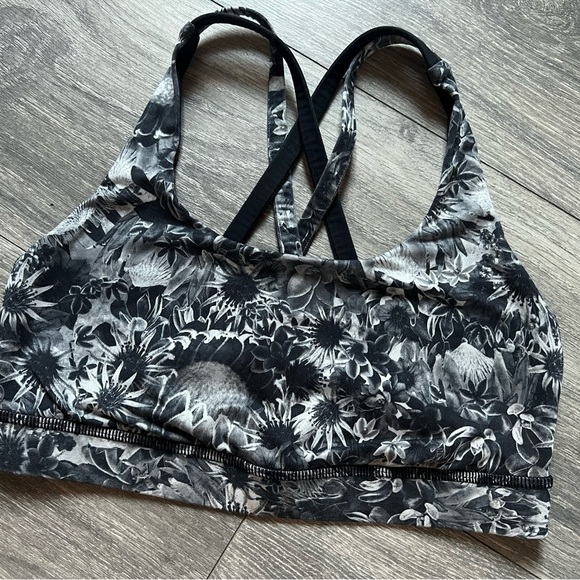 Lululemon Floral Patterned Black & White Energy Bra Size 4 - Picture 3 of 8